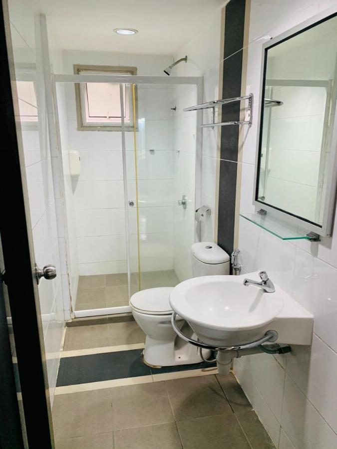 Likas Square - Kk Spacious Homestay Kota Kinabalu Bagian luar foto